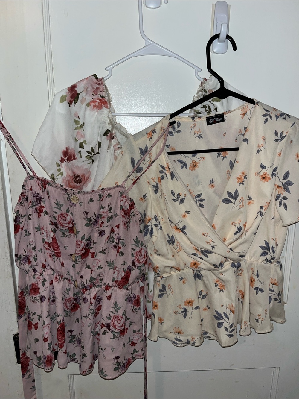*Wholesale* Fashion Magazine Floral Wrap Camisole Set in Cream & Pink